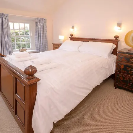 The Old White Lion, Chapel Stile