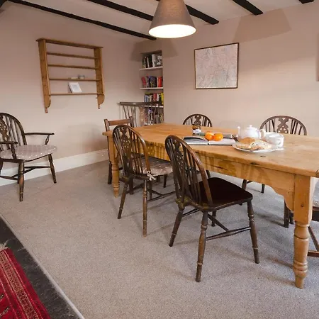 The Old White Lion, Holiday home Chapel Stile