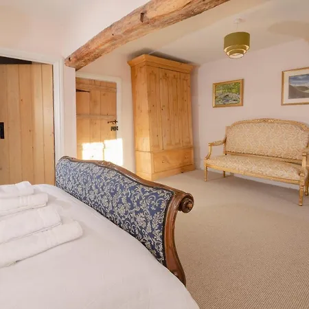 The Old White Lion, Holiday home